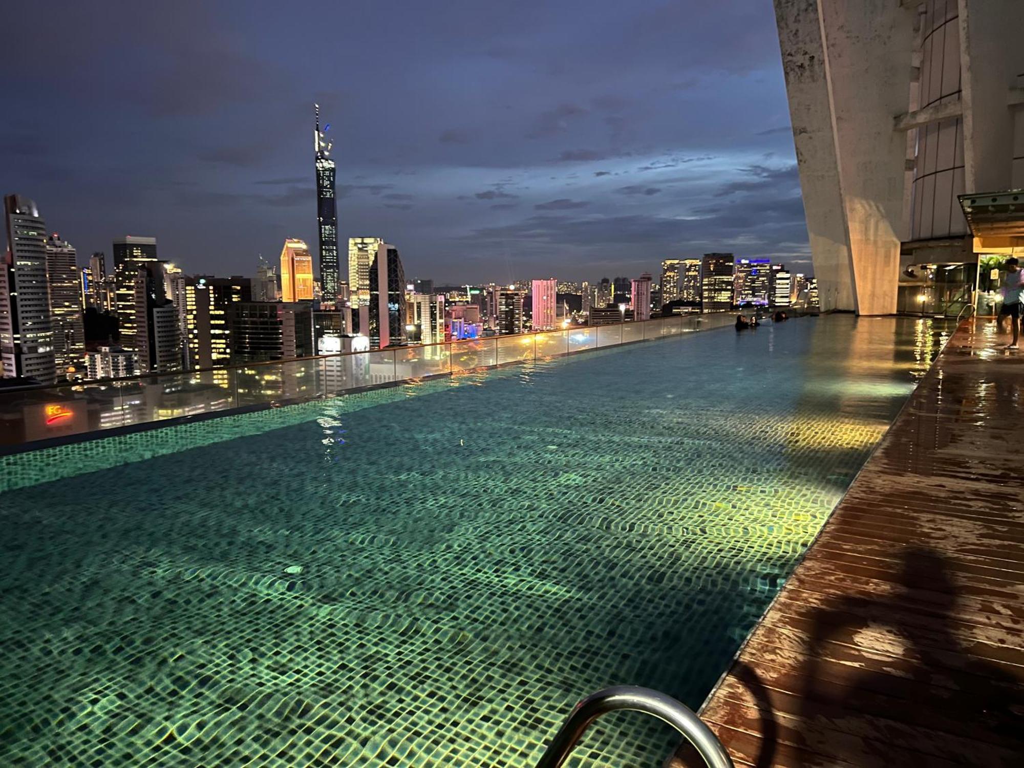 Regalia Spritz Empire Hostel Kuala Lumpur Zewnętrze zdjęcie