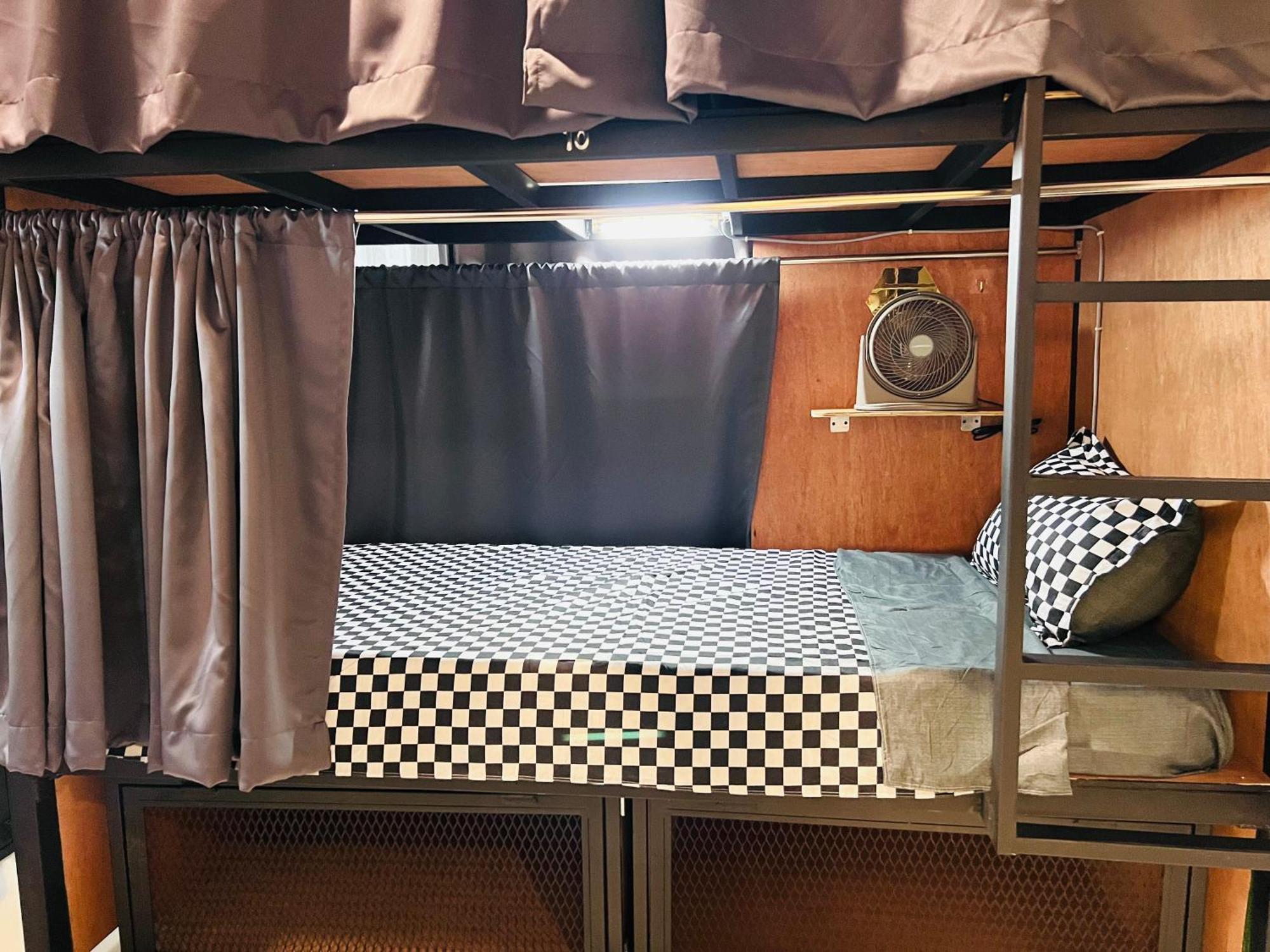 Regalia Spritz Empire Hostel Kuala Lumpur Zewnętrze zdjęcie