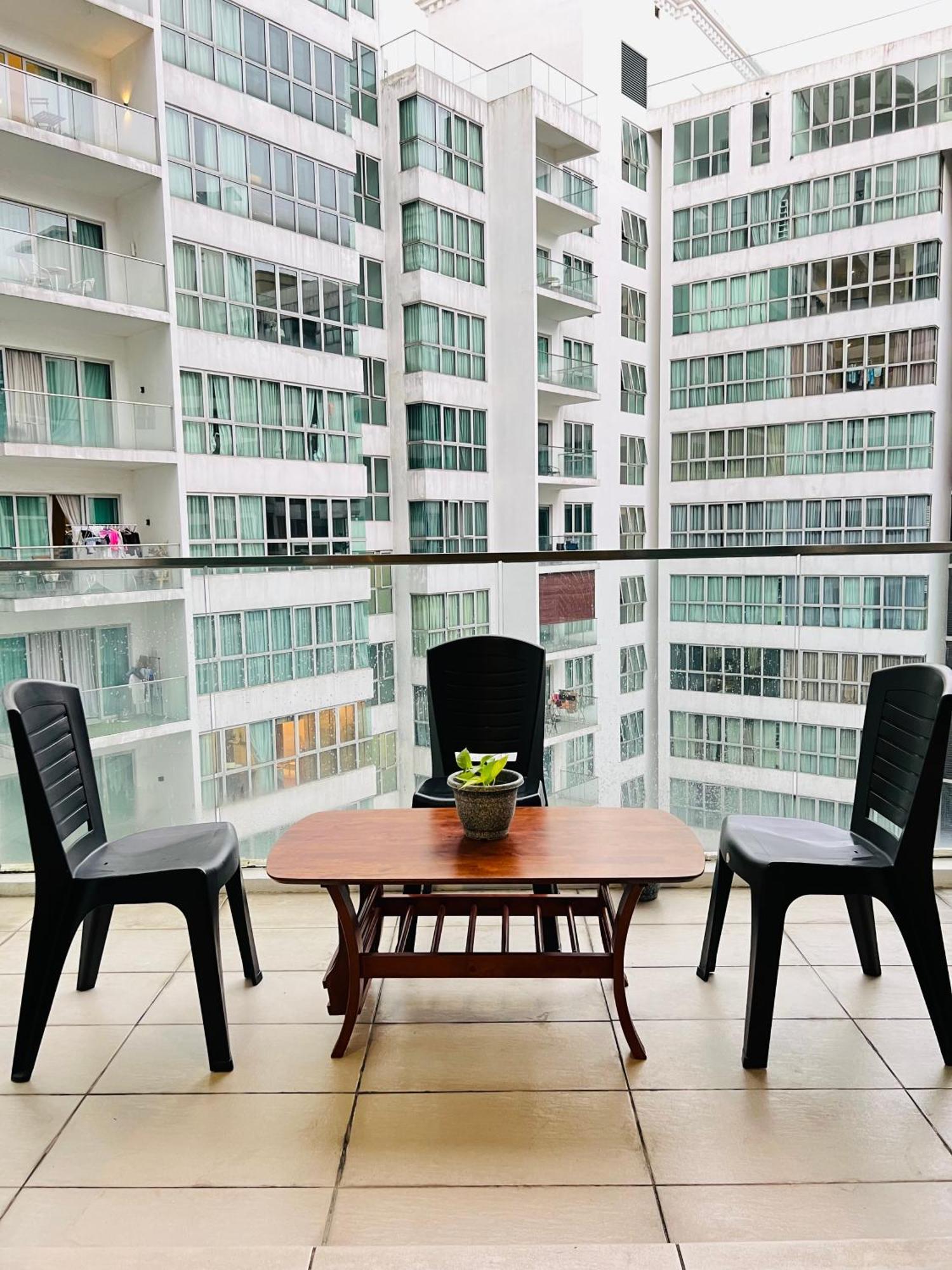 Regalia Spritz Empire Hostel Kuala Lumpur Zewnętrze zdjęcie